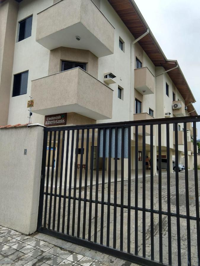 Apartamento Ubatuba, Itagua, Bem Localizado, Duas Vagas De Garagem Bagian luar foto